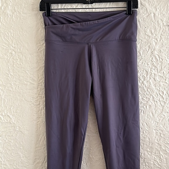Victoria’s Secret Sport Crossover Waistband Activewear Leggings Icy Purple Small - Picture 2 of 9